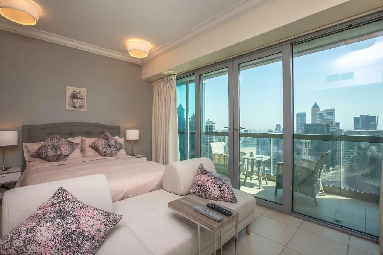 Prime Retreats - Downtown Dubai Apartman